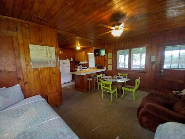 Stegbone'S Fish Camp And Resort Satsuma Экстерьер фото